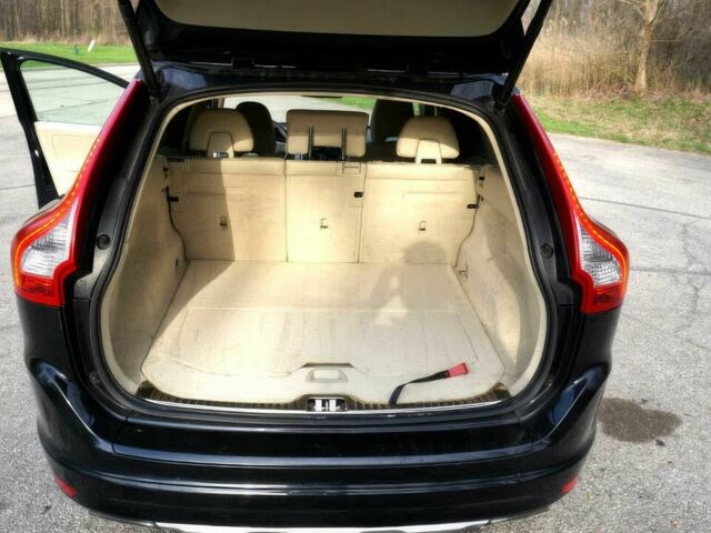 Черный Вольво ХС60, объемом двигателя 2.5 л и пробегом 77 тыс. км за 9000 $, фото 12 на Automoto.ua