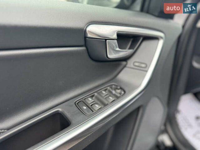 Чорний Вольво ХС60, об'ємом двигуна 2.4 л та пробігом 267 тис. км за 18950 $, фото 37 на Automoto.ua