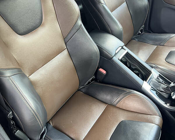 Черный Вольво ХС60, объемом двигателя 2.95 л и пробегом 182 тыс. км за 15400 $, фото 9 на Automoto.ua