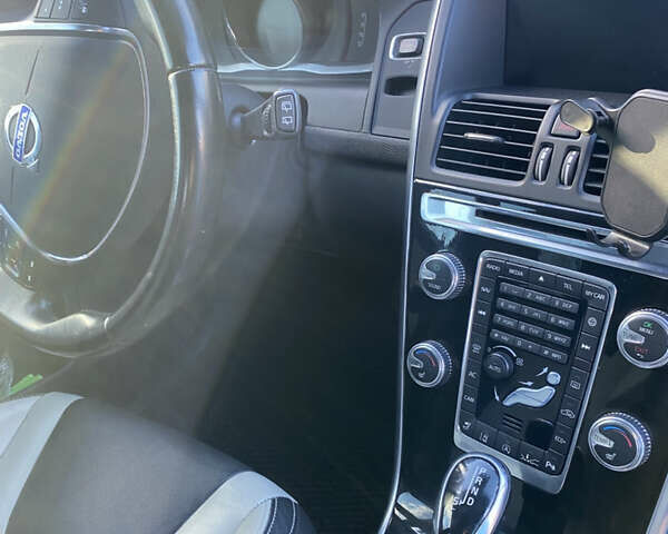 Вольво ХС60 2015 в Шепетовке на Automoto.ua Черный Вольво ХС60, объемом двигателя 2 л и пробегом 230 тыс. км за 18550 $, фото 7 на Automoto.ua