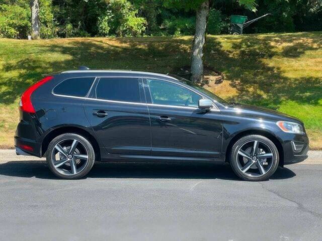 Черный Вольво ХС60, объемом двигателя 2 л и пробегом 80 тыс. км за 7400 $, фото 5 на Automoto.ua