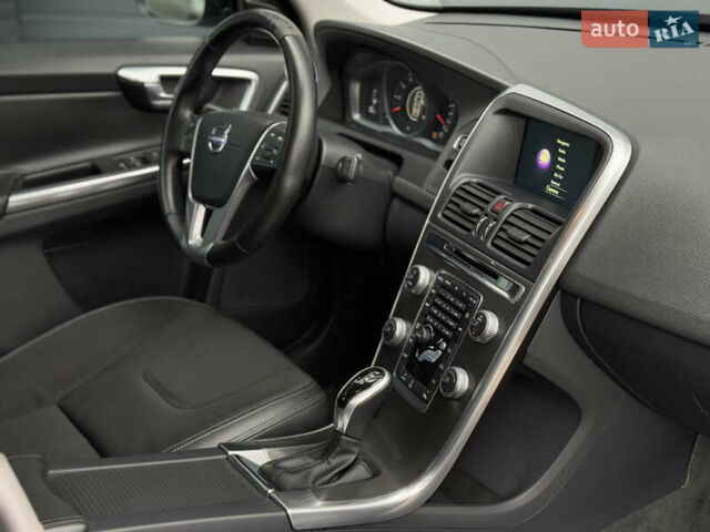 Чорний Вольво ХС60, об'ємом двигуна 2 л та пробігом 280 тис. км за 13500 $, фото 16 на Automoto.ua