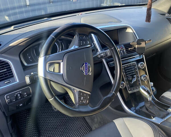 Вольво ХС60 2015 в Шепетовке на Automoto.ua Черный Вольво ХС60, объемом двигателя 2 л и пробегом 230 тыс. км за 18550 $, фото 12 на Automoto.ua