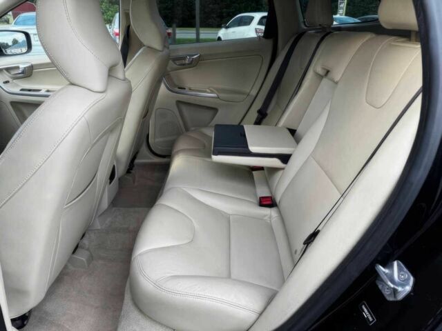 Черный Вольво ХС60, объемом двигателя 2 л и пробегом 70 тыс. км за 5100 $, фото 11 на Automoto.ua