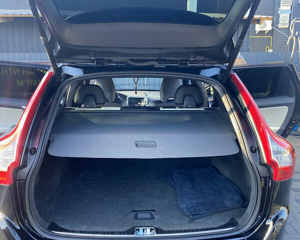 Вольво ХС60 2015 в Шепетовке на Automoto.ua Черный Вольво ХС60, объемом двигателя 2 л и пробегом 230 тыс. км за 18550 $, фото 9 на Automoto.ua