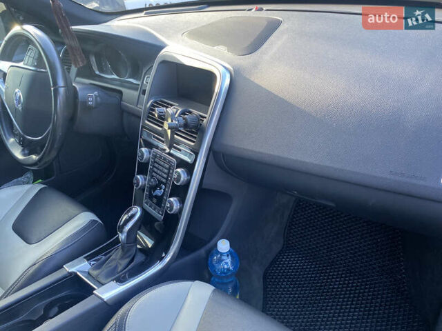 Вольво ХС60 2015 в Шепетовке на Automoto.ua Черный Вольво ХС60, объемом двигателя 2 л и пробегом 230 тыс. км за 18550 $, фото 8 на Automoto.ua