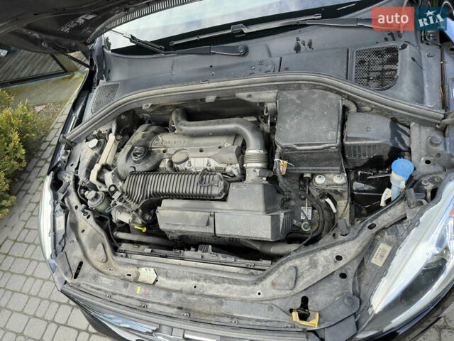 Чорний Вольво ХС60, об'ємом двигуна 2.5 л та пробігом 220 тис. км за 21000 $, фото 13 на Automoto.ua