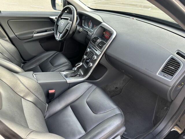 Черный Вольво ХС60, объемом двигателя 2 л и пробегом 139 тыс. км за 20900 $, фото 11 на Automoto.ua