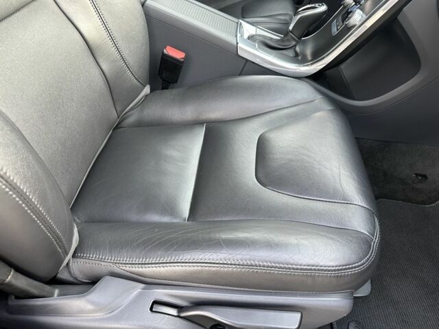 Черный Вольво ХС60, объемом двигателя 2 л и пробегом 139 тыс. км за 20900 $, фото 12 на Automoto.ua