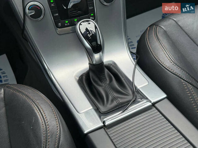 Чорний Вольво ХС60, об'ємом двигуна 2 л та пробігом 120 тис. км за 21400 $, фото 11 на Automoto.ua