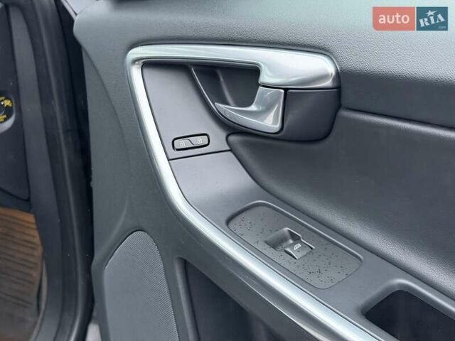 Черный Вольво ХС60, объемом двигателя 2.4 л и пробегом 212 тыс. км за 19187 $, фото 20 на Automoto.ua