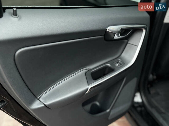 Чорний Вольво ХС60, об'ємом двигуна 2.5 л та пробігом 160 тис. км за 16300 $, фото 22 на Automoto.ua