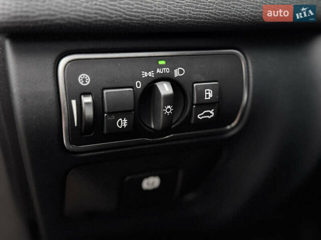 Чорний Вольво ХС60, об'ємом двигуна 2.5 л та пробігом 160 тис. км за 16300 $, фото 20 на Automoto.ua