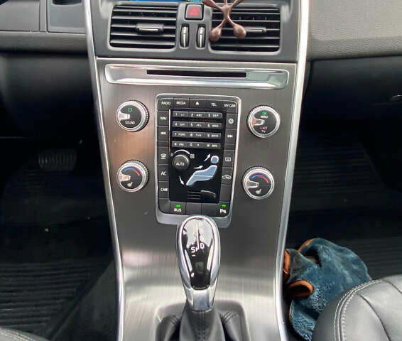 Черный Вольво ХС60, объемом двигателя 2.5 л и пробегом 160 тыс. км за 16300 $, фото 12 на Automoto.ua