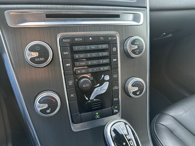 Черный Вольво ХС60, объемом двигателя 2 л и пробегом 139 тыс. км за 20900 $, фото 17 на Automoto.ua