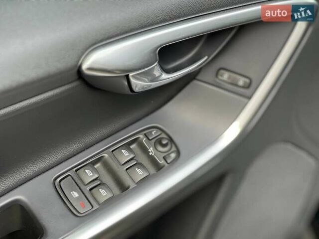 Чорний Вольво ХС60, об'ємом двигуна 1.97 л та пробігом 199 тис. км за 18000 $, фото 7 на Automoto.ua