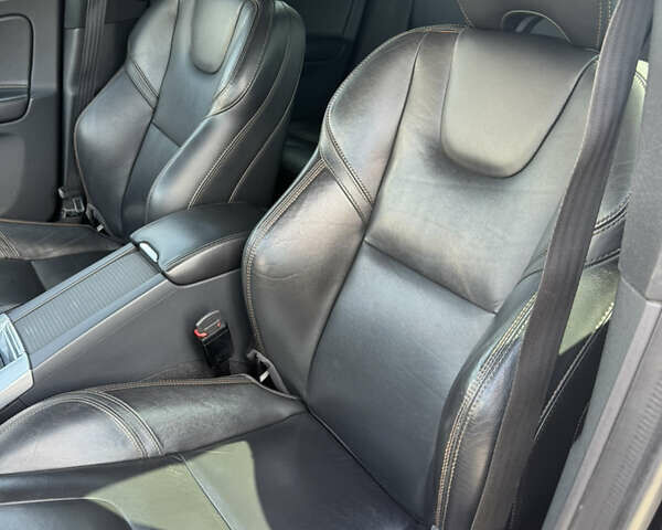 Чорний Вольво ХС60, об'ємом двигуна 1.97 л та пробігом 270 тис. км за 22550 $, фото 78 на Automoto.ua