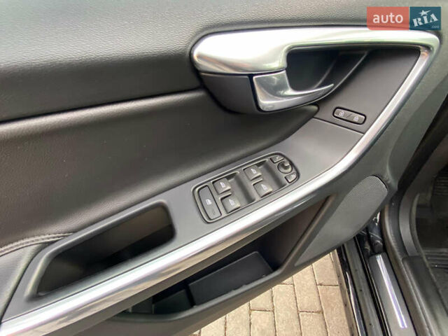 Черный Вольво ХС60, объемом двигателя 2.5 л и пробегом 160 тыс. км за 16300 $, фото 19 на Automoto.ua