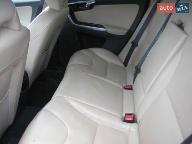Черный Вольво ХС60, объемом двигателя 2 л и пробегом 162 тыс. км за 10500 $, фото 6 на Automoto.ua