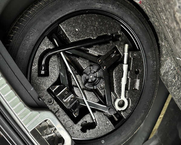 Чорний Вольво ХС60, об'ємом двигуна 2.5 л та пробігом 160 тис. км за 16300 $, фото 14 на Automoto.ua