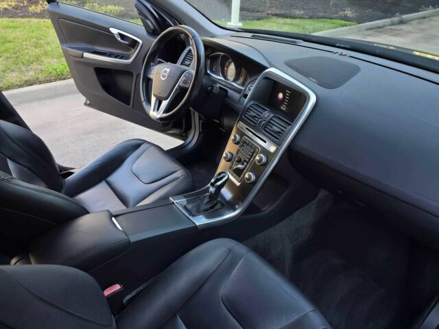 Черный Вольво ХС60, объемом двигателя 2 л и пробегом 77 тыс. км за 10300 $, фото 7 на Automoto.ua