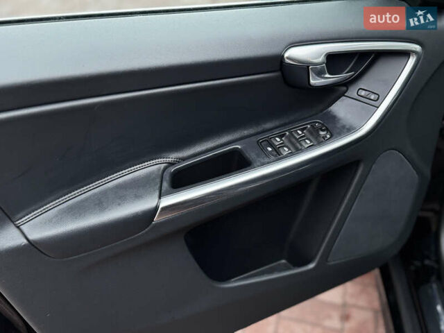 Чорний Вольво ХС60, об'ємом двигуна 2.5 л та пробігом 160 тис. км за 16300 $, фото 18 на Automoto.ua