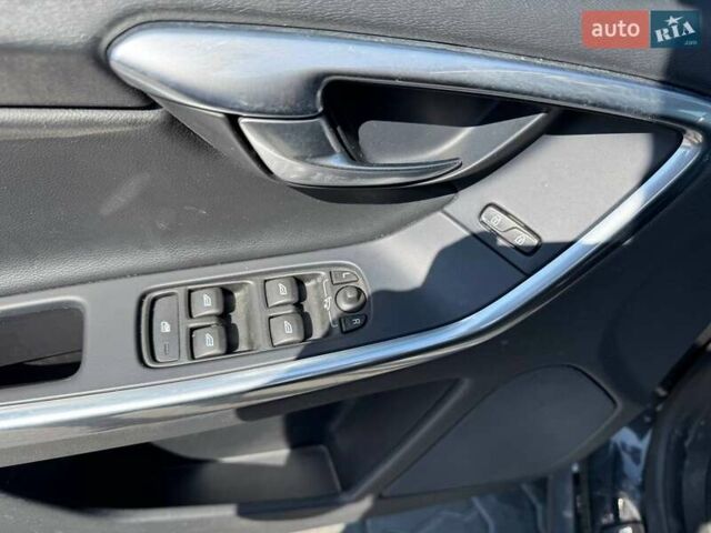 Черный Вольво ХС60, объемом двигателя 2 л и пробегом 235 тыс. км за 11300 $, фото 9 на Automoto.ua