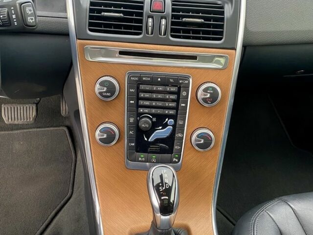 Чорний Вольво ХС60, об'ємом двигуна 2 л та пробігом 282 тис. км за 12900 $, фото 14 на Automoto.ua