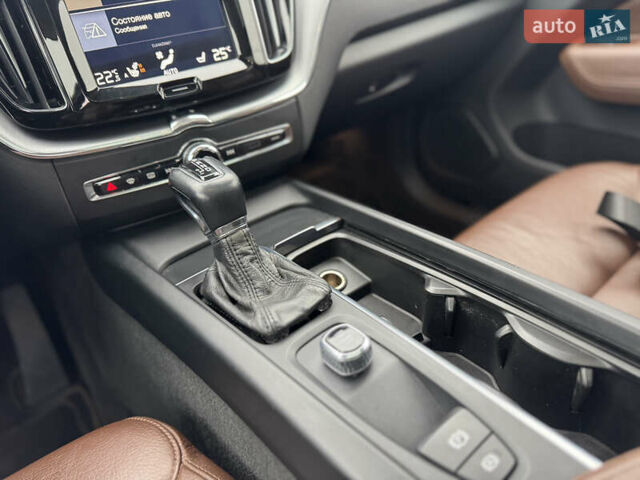 Черный Вольво ХС60, объемом двигателя 1.97 л и пробегом 100 тыс. км за 22500 $, фото 32 на Automoto.ua