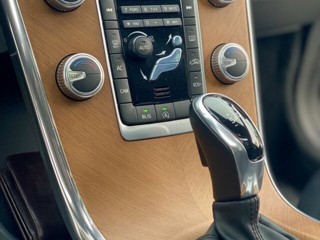 Чорний Вольво ХС60, об'ємом двигуна 2 л та пробігом 282 тис. км за 12900 $, фото 13 на Automoto.ua