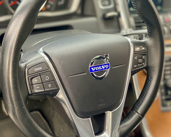 Чорний Вольво ХС60, об'ємом двигуна 2 л та пробігом 282 тис. км за 12900 $, фото 13 на Automoto.ua