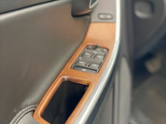 Чорний Вольво ХС60, об'ємом двигуна 2 л та пробігом 282 тис. км за 12900 $, фото 9 на Automoto.ua