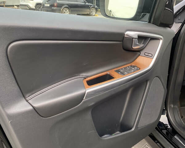 Чорний Вольво ХС60, об'ємом двигуна 2 л та пробігом 282 тис. км за 12900 $, фото 11 на Automoto.ua