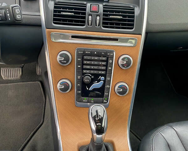 Чорний Вольво ХС60, об'ємом двигуна 2 л та пробігом 282 тис. км за 12900 $, фото 15 на Automoto.ua