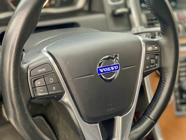 Чорний Вольво ХС60, об'ємом двигуна 2 л та пробігом 282 тис. км за 12900 $, фото 12 на Automoto.ua