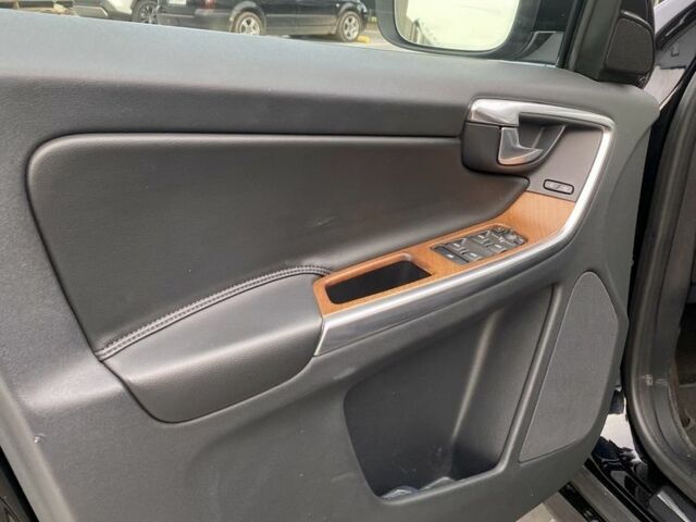 Чорний Вольво ХС60, об'ємом двигуна 2 л та пробігом 282 тис. км за 12900 $, фото 10 на Automoto.ua