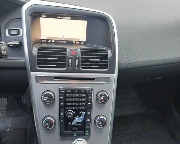 Чорний Вольво ХС60, об'ємом двигуна 2 л та пробігом 240 тис. км за 18500 $, фото 7 на Automoto.ua