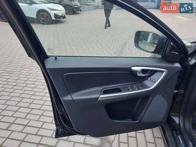 Чорний Вольво ХС60, об'ємом двигуна 2 л та пробігом 240 тис. км за 18500 $, фото 5 на Automoto.ua