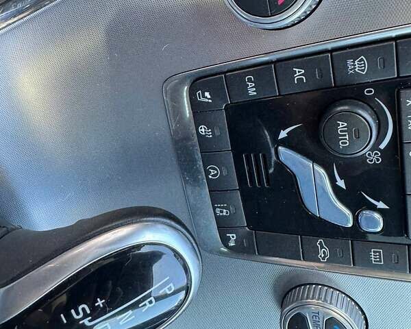 Черный Вольво ХС60, объемом двигателя 2 л и пробегом 235 тыс. км за 11300 $, фото 15 на Automoto.ua