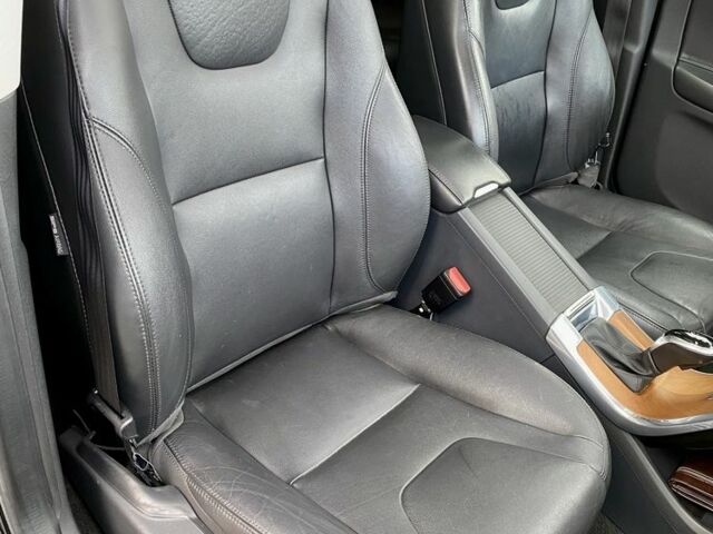 Чорний Вольво ХС60, об'ємом двигуна 2 л та пробігом 282 тис. км за 12900 $, фото 22 на Automoto.ua