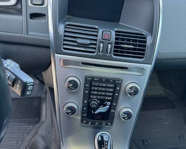 Черный Вольво ХС60, объемом двигателя 2 л и пробегом 235 тыс. км за 11300 $, фото 14 на Automoto.ua