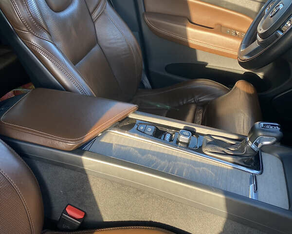 Вольво ХС60 2017 в Виннице на Automoto.ua Черный Вольво ХС60, объемом двигателя 1.97 л и пробегом 199 тыс. км за 27900 $, фото 4 на Automoto.ua