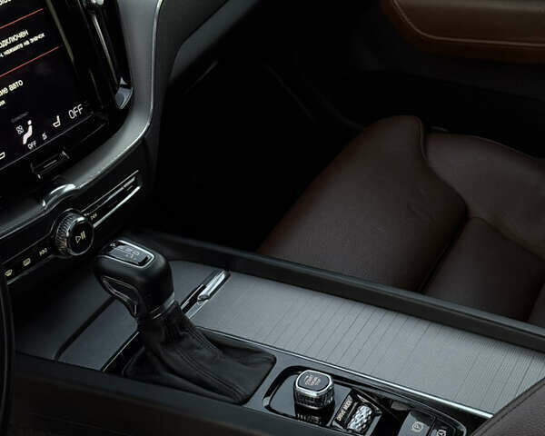 Черный Вольво ХС60, объемом двигателя 2 л и пробегом 178 тыс. км за 23900 $, фото 15 на Automoto.ua