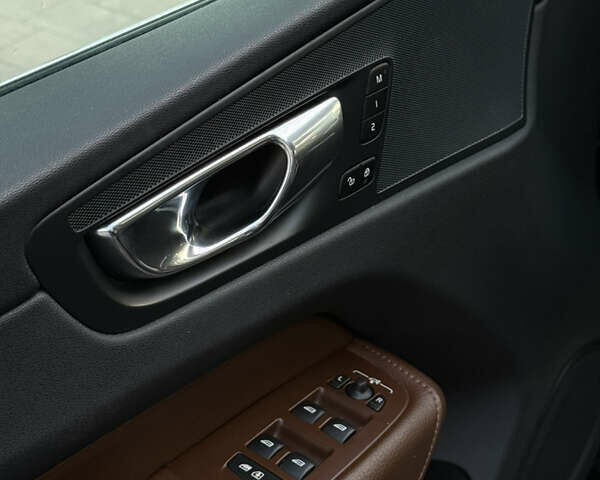 Черный Вольво ХС60, объемом двигателя 2 л и пробегом 178 тыс. км за 23900 $, фото 12 на Automoto.ua