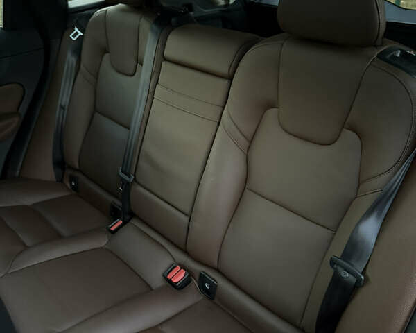 Черный Вольво ХС60, объемом двигателя 2 л и пробегом 178 тыс. км за 23900 $, фото 18 на Automoto.ua