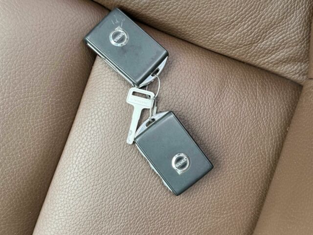 Чорний Вольво ХС60, об'ємом двигуна 2 л та пробігом 82 тис. км за 26999 $, фото 23 на Automoto.ua