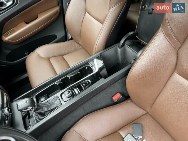 Черный Вольво ХС60, объемом двигателя 2 л и пробегом 82 тыс. км за 26999 $, фото 27 на Automoto.ua