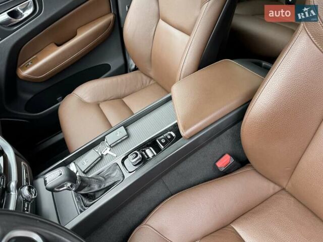 Черный Вольво ХС60, объемом двигателя 2 л и пробегом 82 тыс. км за 26999 $, фото 26 на Automoto.ua