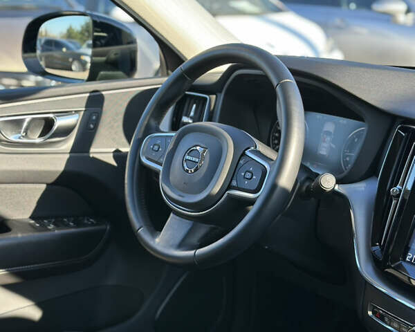 Вольво ХС60 2019 в Ивано-Франковске на Automoto.ua Черный Вольво ХС60, объемом двигателя 1.97 л и пробегом 70 тыс. км за 38900 $, фото 37 на Automoto.ua