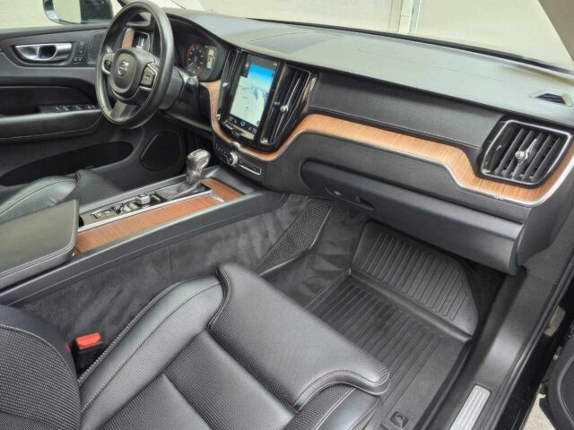 Чорний Вольво ХС60, об'ємом двигуна 2 л та пробігом 37 тис. км за 13400 $, фото 6 на Automoto.ua